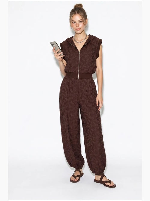 Conjunto de chaleco con capucha estampado y pantalones de pernera ancha lucci - Kiabi Conjunto de chaleco con capucha estampado y pantalones de pernera ancha lucci - Kiabi