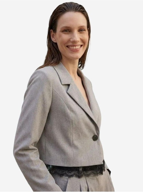 Conjunto de chaqueta corta y pantalón de pernera ancha my fashion - Kiabi Conjunto de chaqueta corta y pantalón de pernera ancha my fashion - Kiabi