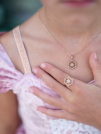 Conjunto de collar y anillo con pedrería en forma de copo de nieve - Great Pretenders