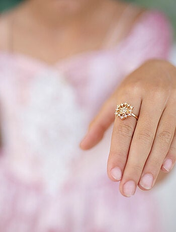 Conjunto de collar y anillo con pedrería en forma de copo de nieve | Great Pretenders