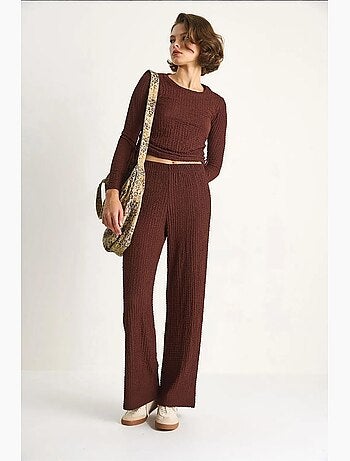 Conjunto de dos piezas ajustado con pantalones acampanados lucci