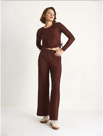 Conjunto de dos piezas ajustado con pantalones acampanados lucci