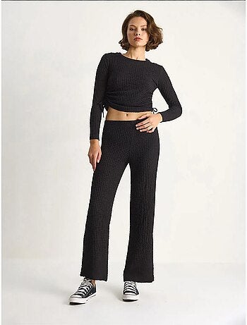 Conjunto de dos piezas ajustado con pantalones acampanados lucci