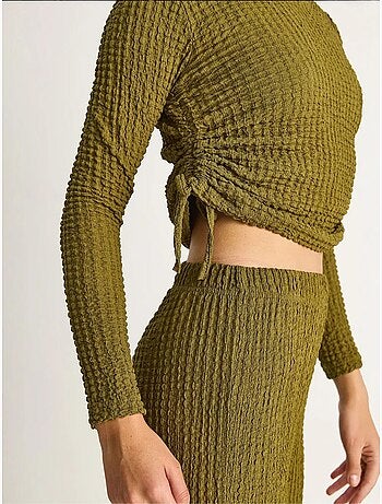 Conjunto de dos piezas ajustado con pantalones acampanados lucci
