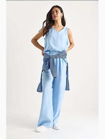 Conjunto de dos piezas con blusa de tirantes y cuello en v y pantalón palazzo lucci