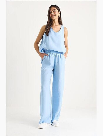 Conjunto de dos piezas con blusa de tirantes y cuello en v y pantalón palazzo lucci