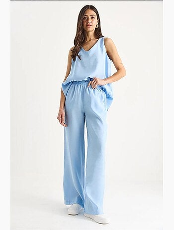 Conjunto de dos piezas con blusa de tirantes y cuello en v y pantalón palazzo lucci