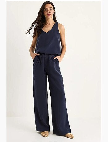 Conjunto de dos piezas con blusa de tirantes y cuello en v y pantalón palazzo lucci