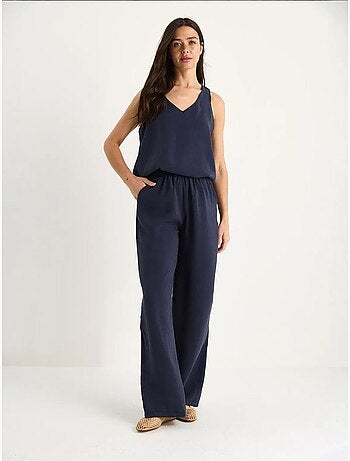 Conjunto de dos piezas con blusa de tirantes y cuello en v y pantalón palazzo lucci