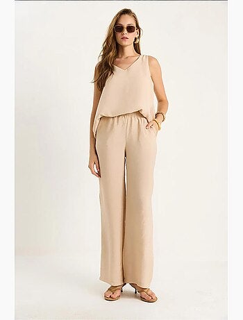 Conjunto de dos piezas con blusa de tirantes y cuello en v y pantalón palazzo lucci