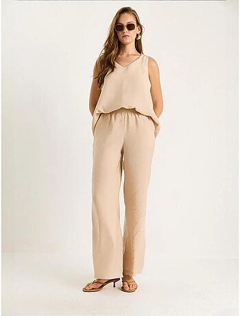 Conjunto de dos piezas con blusa de tirantes y cuello en v y pantalón palazzo lucci