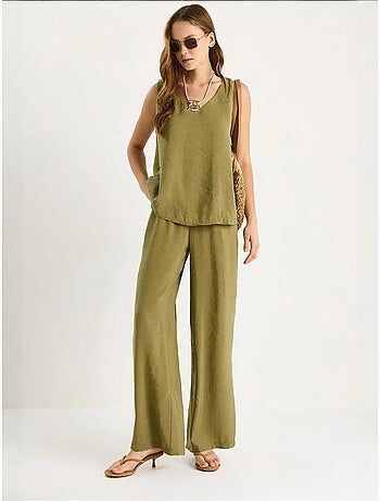Conjunto de dos piezas con blusa de tirantes y cuello en v y pantalón palazzo lucci
