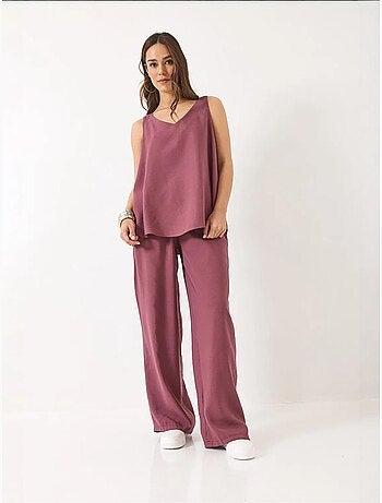 Conjunto de dos piezas con blusa de tirantes y cuello en v y pantalón palazzo lucci
