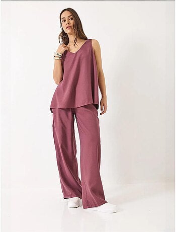 Conjunto de dos piezas con blusa de tirantes y cuello en v y pantalón palazzo lucci