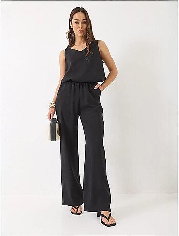 Conjunto de dos piezas con blusa de tirantes y cuello en v y pantalón palazzo lucci