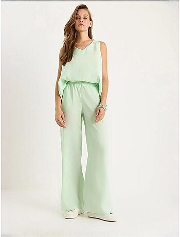 Conjunto de dos piezas con blusa de tirantes y cuello en v y pantalón palazzo lucci
