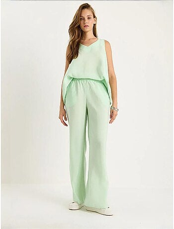 Conjunto de dos piezas con blusa de tirantes y cuello en v y pantalón palazzo lucci