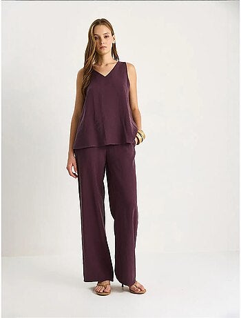 Conjunto de dos piezas con blusa de tirantes y cuello en v y pantalón palazzo lucci