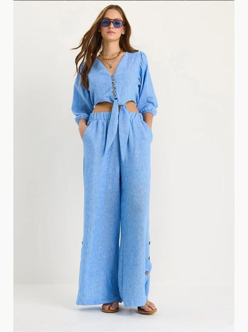 Conjunto de dos piezas con blusa y pantalón abotonado con detalle de lazo lucci - Kiabi Conjunto de dos piezas con blusa y pantalón abotonado con detalle de lazo lucci - Kiabi