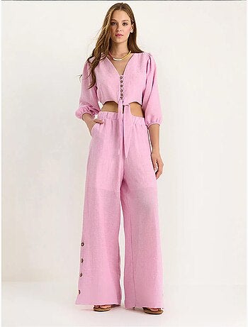 Conjunto de dos piezas con blusa y pantalón abotonado con detalle de lazo lucci