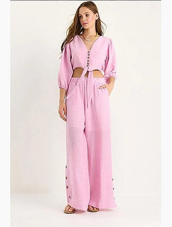 Conjunto de dos piezas con blusa y pantalón abotonado con detalle de lazo lucci