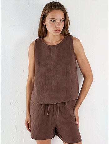 Conjunto de dos piezas con top de muselina sin mangas y shorts hiccup