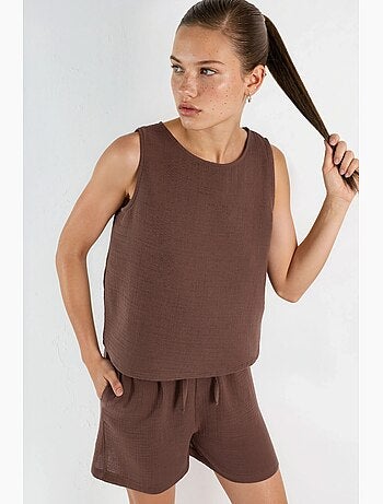 Conjunto de dos piezas con top de muselina sin mangas y shorts hiccup