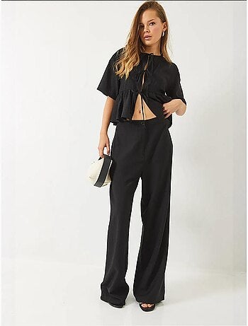 Conjunto de dos piezas de blusa y pantalón de manga corta con detalle de lazo de bianco lucci