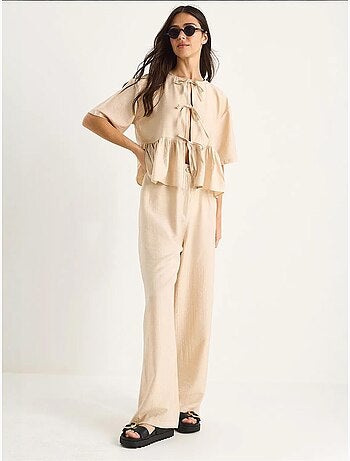 Conjunto de dos piezas de blusa y pantalón de manga corta con detalle de lazo lucci