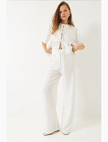Conjunto de dos piezas de blusa y pantalón de manga corta con detalle de lazo lucci