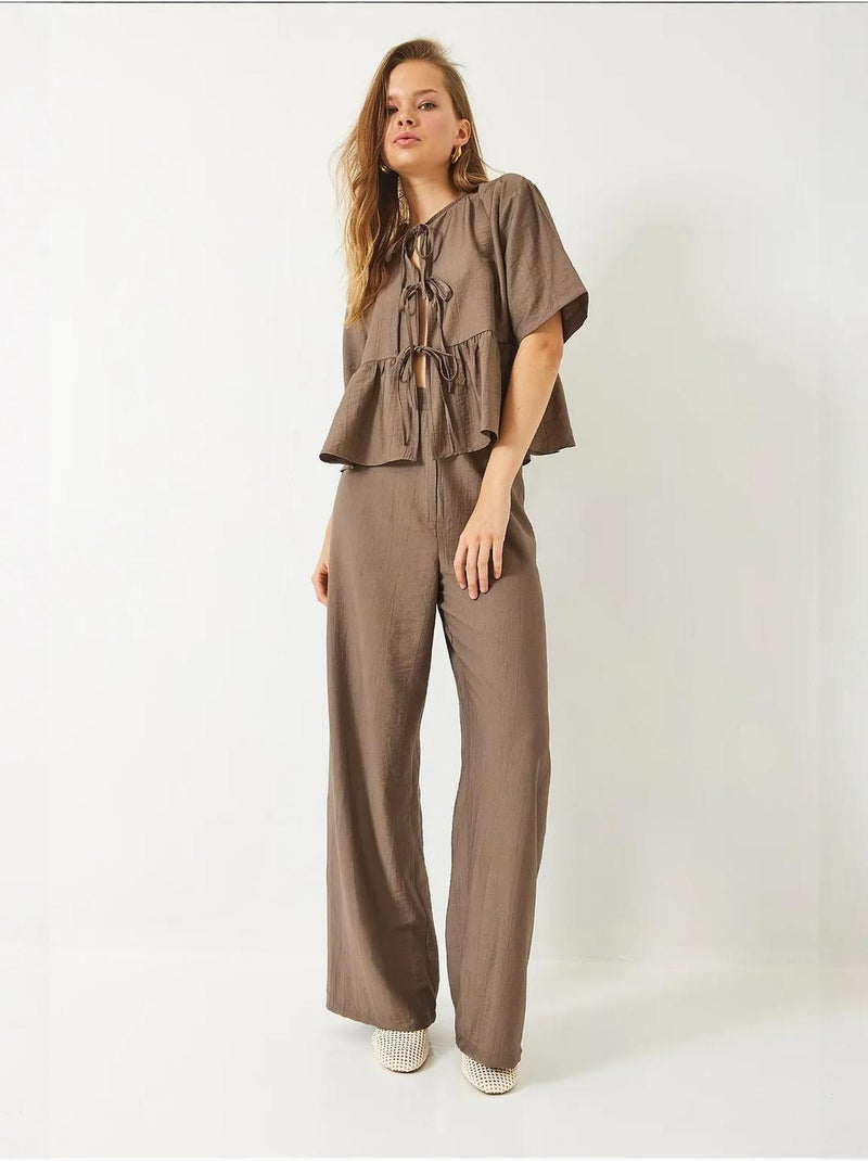 Conjunto de dos piezas de blusa y pantalón de manga corta con detalle de lazo lucci Camel - Kiabi