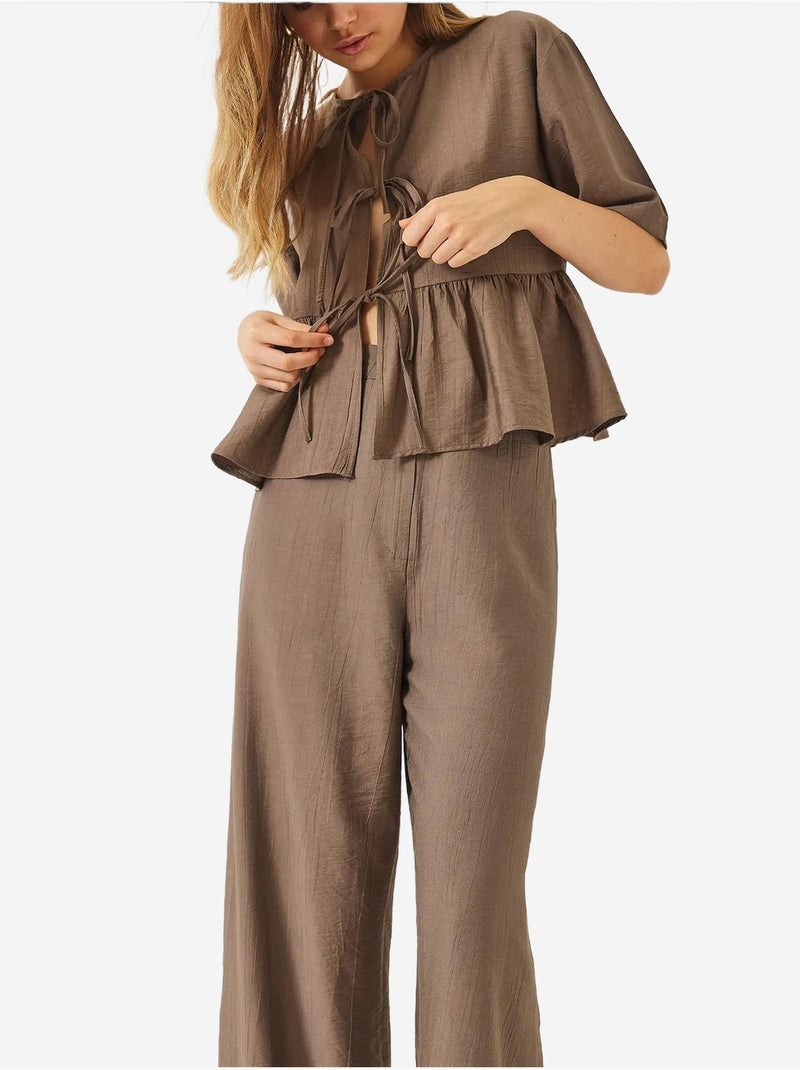 Conjunto de dos piezas de blusa y pantalón de manga corta con detalle de lazo lucci Camel - Kiabi