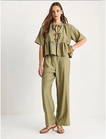 Conjunto de dos piezas de blusa y pantalón de manga corta con detalle de lazo lucci