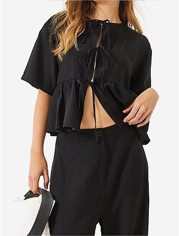 Conjunto de dos piezas de blusa y pantalón de manga corta con detalle de lazo lucci