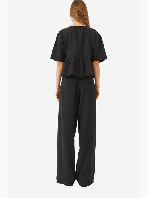 Conjunto de dos piezas de blusa y pantalón de manga corta con detalle de lazo lucci - Kiabi Conjunto de dos piezas de blusa y pantalón de manga corta con detalle de lazo lucci - Kiabi