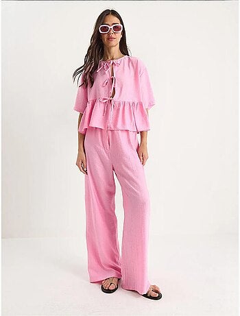 Conjunto de dos piezas de blusa y pantalón de manga corta con detalle de lazo lucci