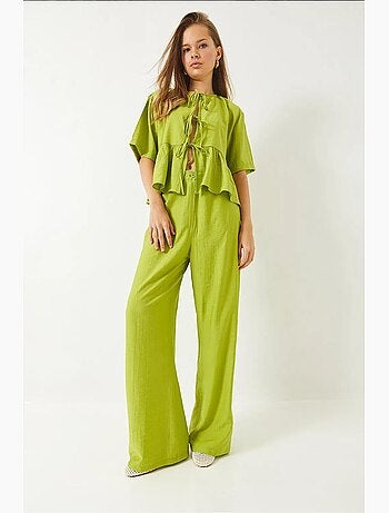 Conjunto de dos piezas de blusa y pantalón de manga corta con detalle de lazo lucci