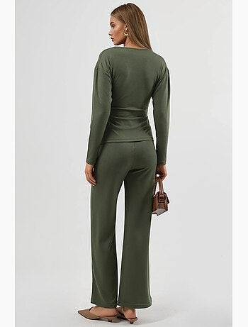 Conjunto de dos piezas de cintura alta y pierna ancha con blusa cruzada hiccup