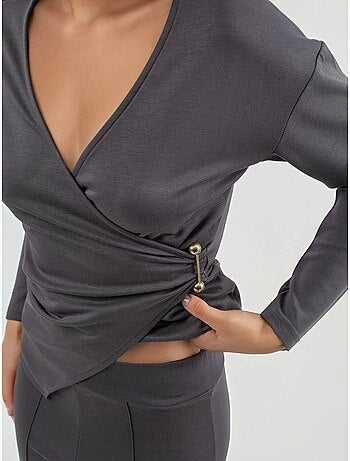 Conjunto de dos piezas de cintura alta y pierna ancha con blusa cruzada hiccup