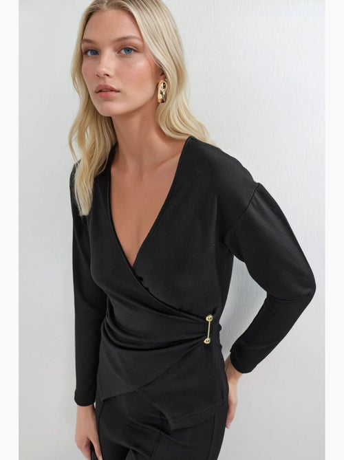 Conjunto de dos piezas de cintura alta y pierna ancha con blusa cruzada hiccup - Kiabi Conjunto de dos piezas de cintura alta y pierna ancha con blusa cruzada hiccup - Kiabi