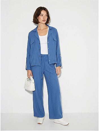 Conjunto de dos piezas de crepé con blusa y pantalón de pernera ancha lucci