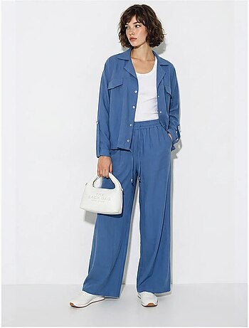 Conjunto de dos piezas de crepé con blusa y pantalón de pernera ancha lucci