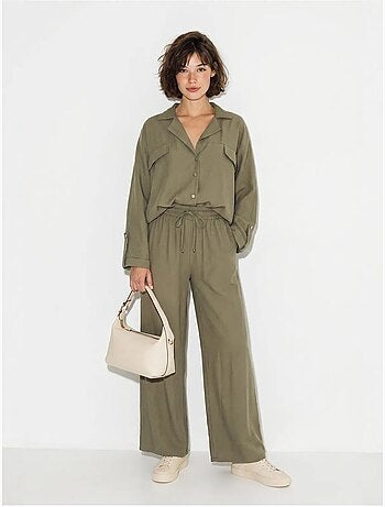 Conjunto de dos piezas de crepé con blusa y pantalón de pernera ancha lucci