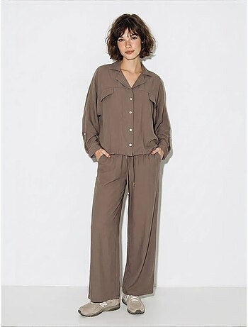 Conjunto de dos piezas de crepé con blusa y pantalón de pernera ancha lucci