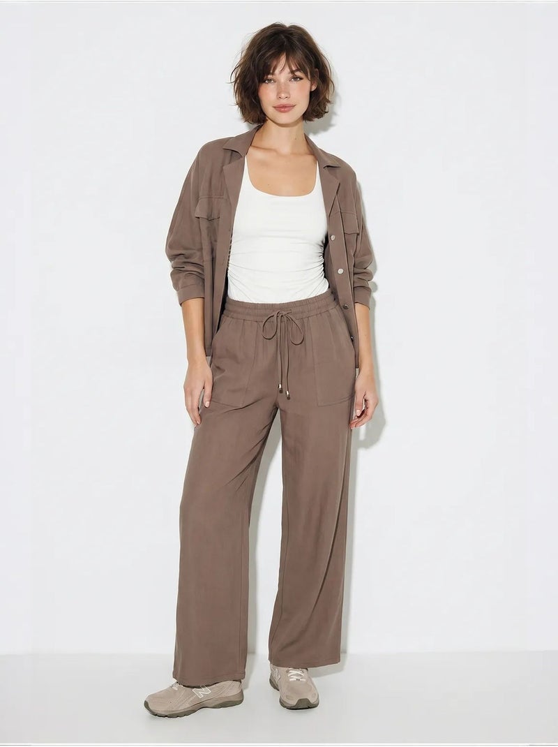 Conjunto de dos piezas de crepé con blusa y pantalón de pernera ancha lucci Taupe - Kiabi