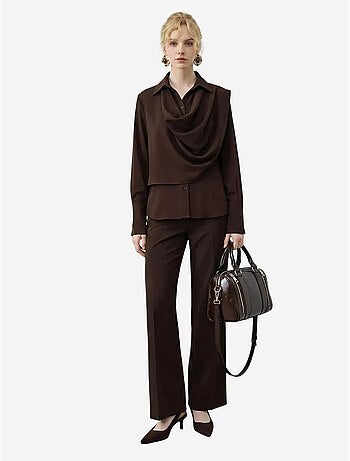 Conjunto de dos piezas de talle alto y pierna ancha con cuello de camisa. Lucci