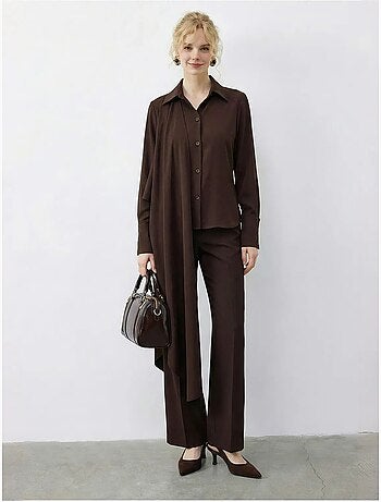 Conjunto de dos piezas de talle alto y pierna ancha con cuello de camisa. Lucci
