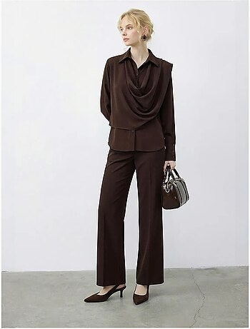 Conjunto de dos piezas de talle alto y pierna ancha con cuello de camisa. Lucci