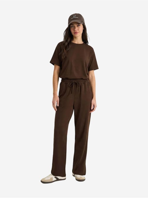 Conjunto de dos piezas de talle medio y pierna ancha con camiseta de cuello redondo. Lucci - Kiabi Conjunto de dos piezas de talle medio y pierna ancha con camiseta de cuello redondo. Lucci - Kiabi