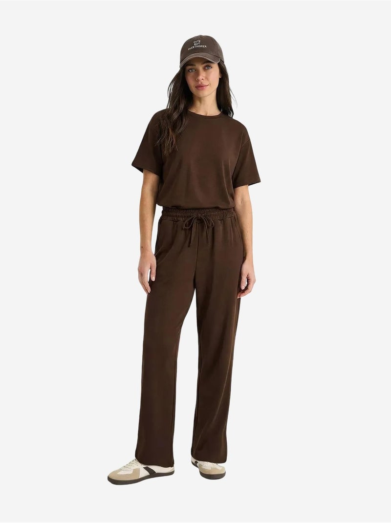 Conjunto de dos piezas de talle medio y pierna ancha con camiseta de cuello redondo. Lucci Marrón chocolate - Kiabi